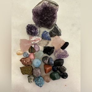 32 crystal gemstones